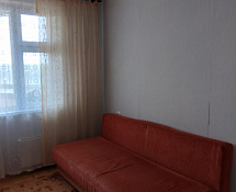 Срочно комната берилет, 2 балага, жакшылап оку, квартира метронун жанында эмес, ул.маршала савицкого д.32. квартплата 17000 рубль